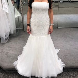 Strapless wedding dress